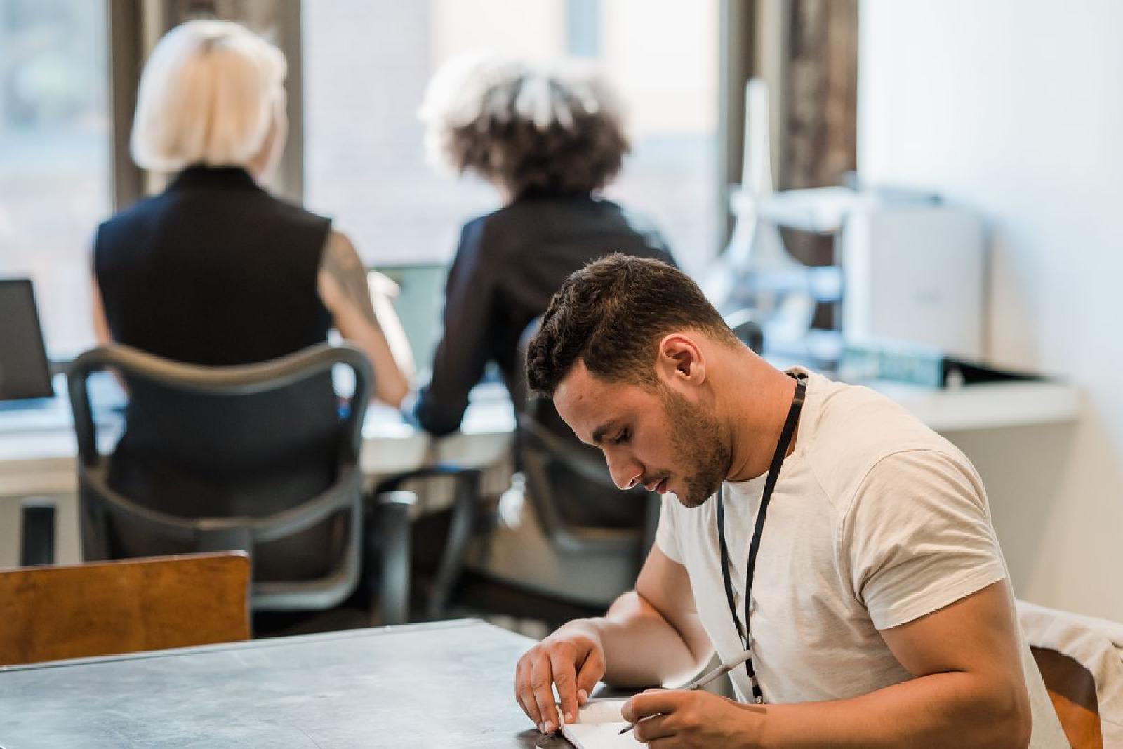 Shopify vs Shopify Plus: Pricing, Features and the Break-Even Point